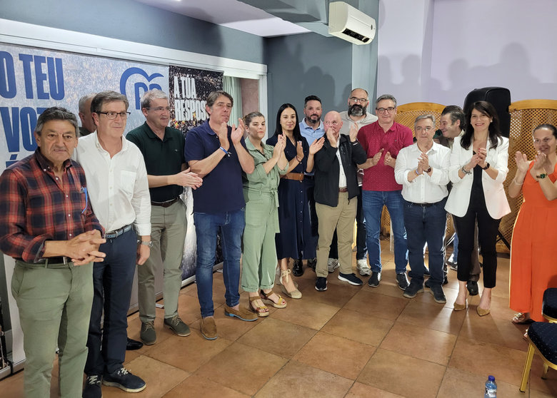 Luis Menor con los alcaldes y concejales de Partido Popular de la comarca.