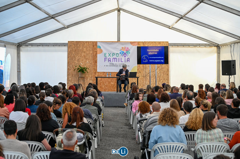 ExpoFamilia durante la charla impartida por el pediatra Carlos González | FOTO: Noelia Caseiro.